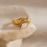 Soletta diamant tåredråpe gullring